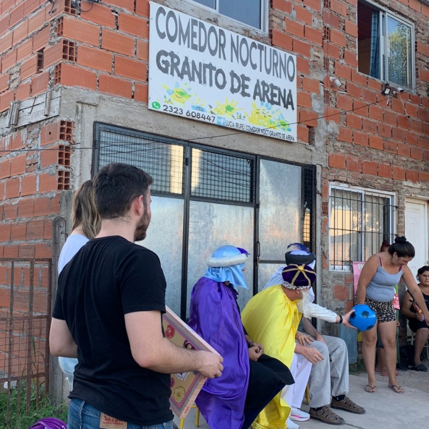 Jóvenes Pro Luján festejaron reyes en comedores y en el hospital