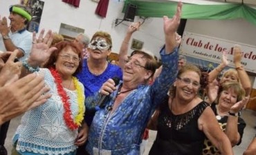 Carnaval para cerrar la colonia de la Tercera Edad