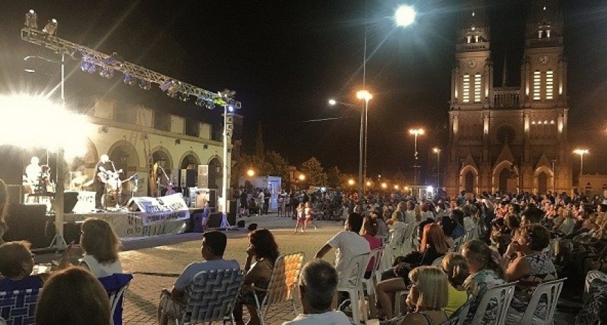 "Música en la Plaza": los lujanenses disfrutaron de la tercera noche