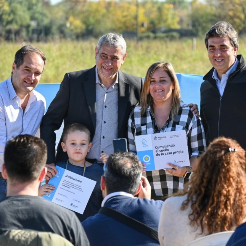 Procrear: el Intendente y el Ministro Ferraresi entregaron lotes con servicios en Open Door