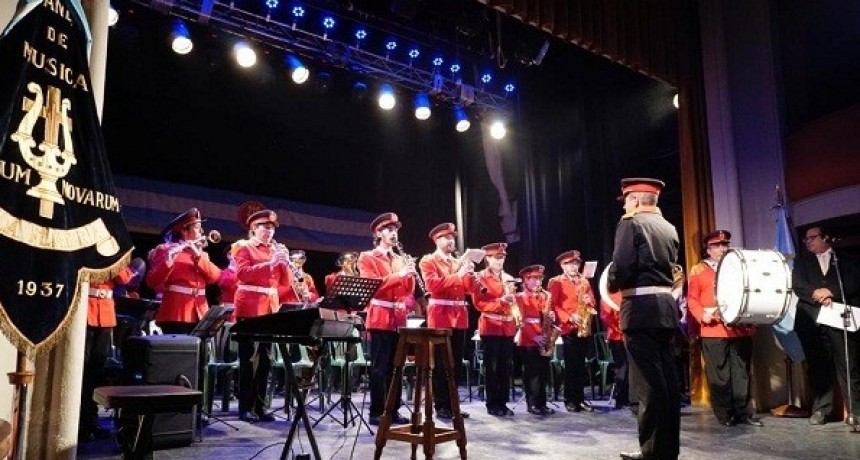 La Banda Rerum Novarum, a sala llena en el Teatro Municipal