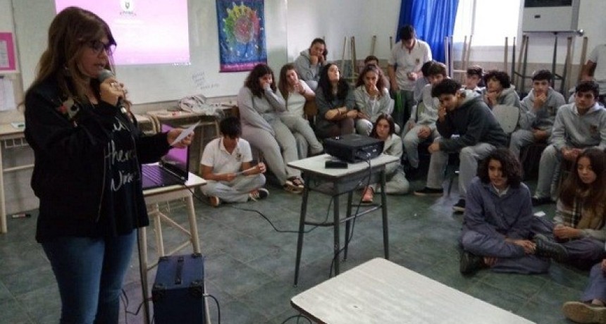 Dictaron una charla sobre "Noviazgos no violentos"
