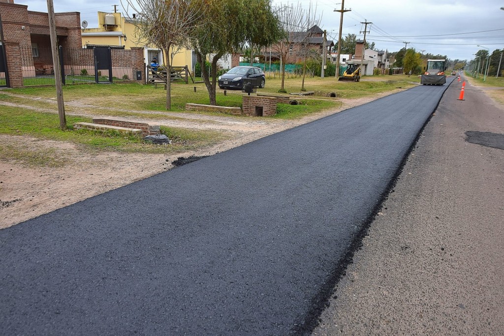 Nuevo asfalto en la calle Dr. Muñiz de Pueblo Nuevo