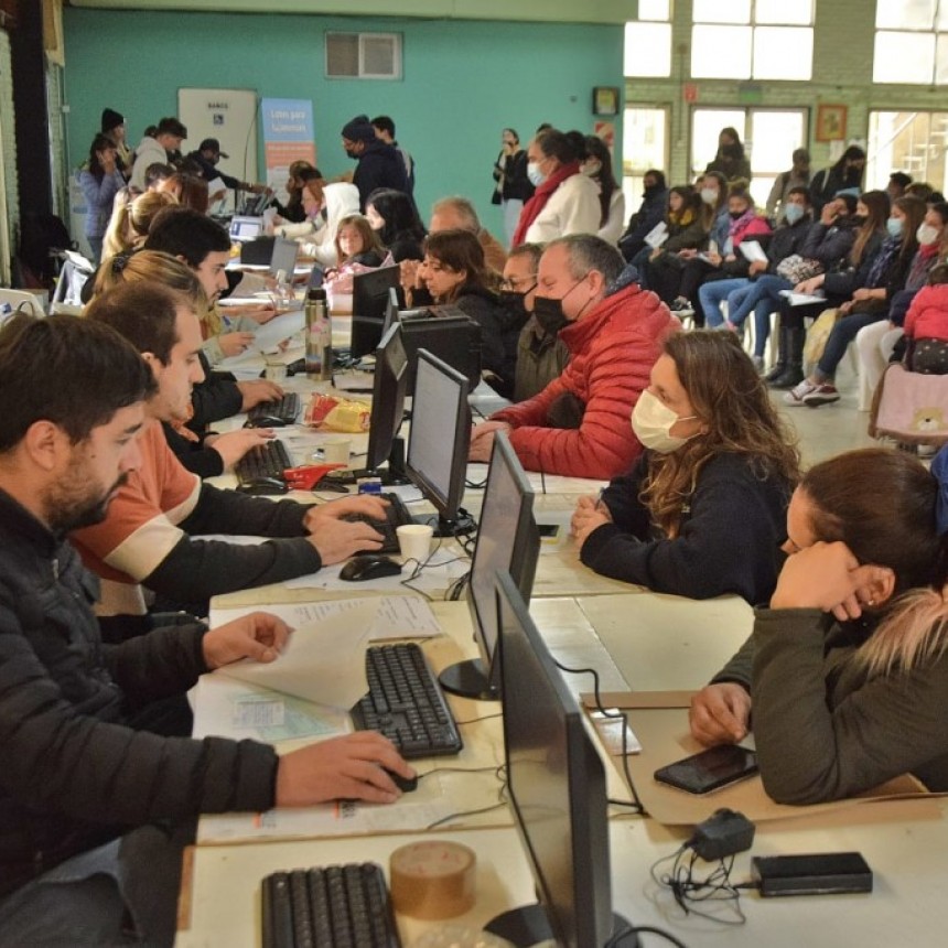En una sola jornada, más de 1.000 personas completaron su inscripción al proyecto 850 lotes