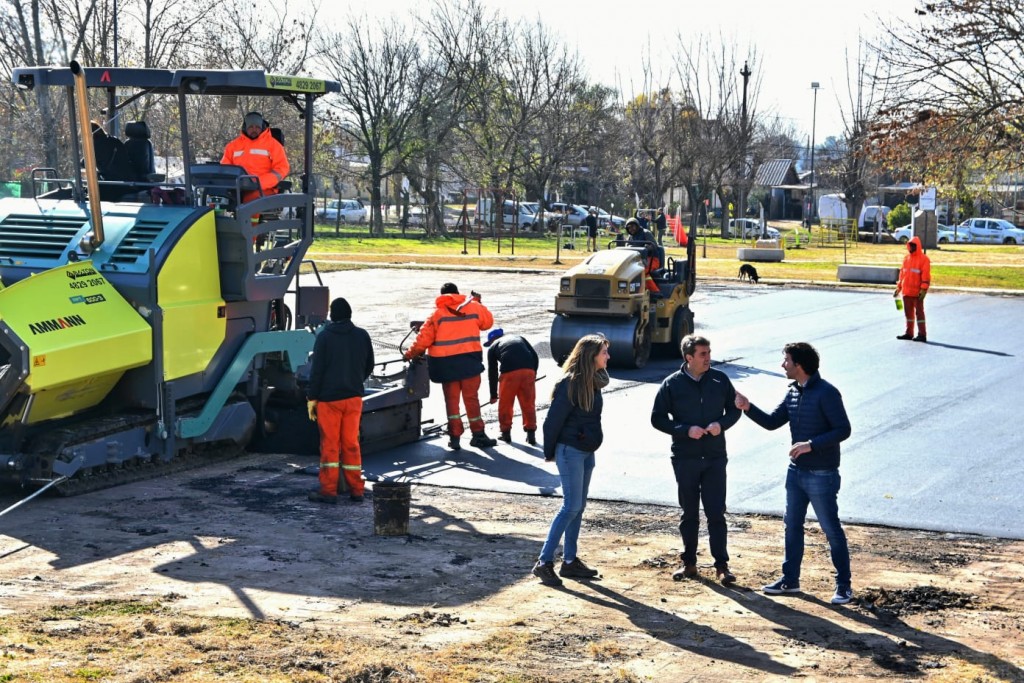 Deportes: el Municipio construye un playón deportivo en la nueva plaza Santa Elena