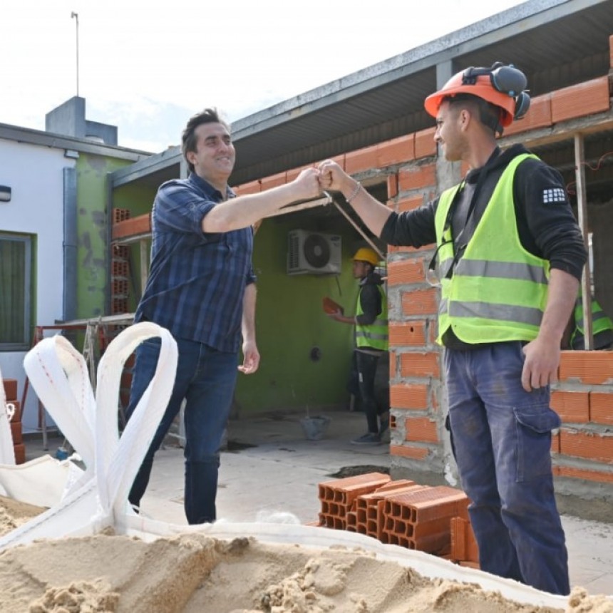 El Intendente recorrió los trabajos de renovación del CAPS del barrio Ameghino
