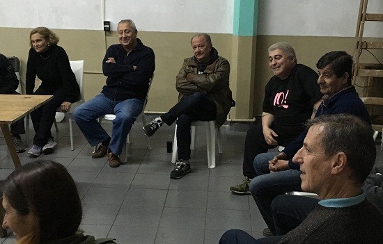 Miguel Prince se reunió con vecinos en Jáuregui