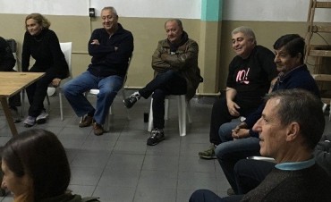 Miguel Prince se reunió con vecinos en Jáuregui