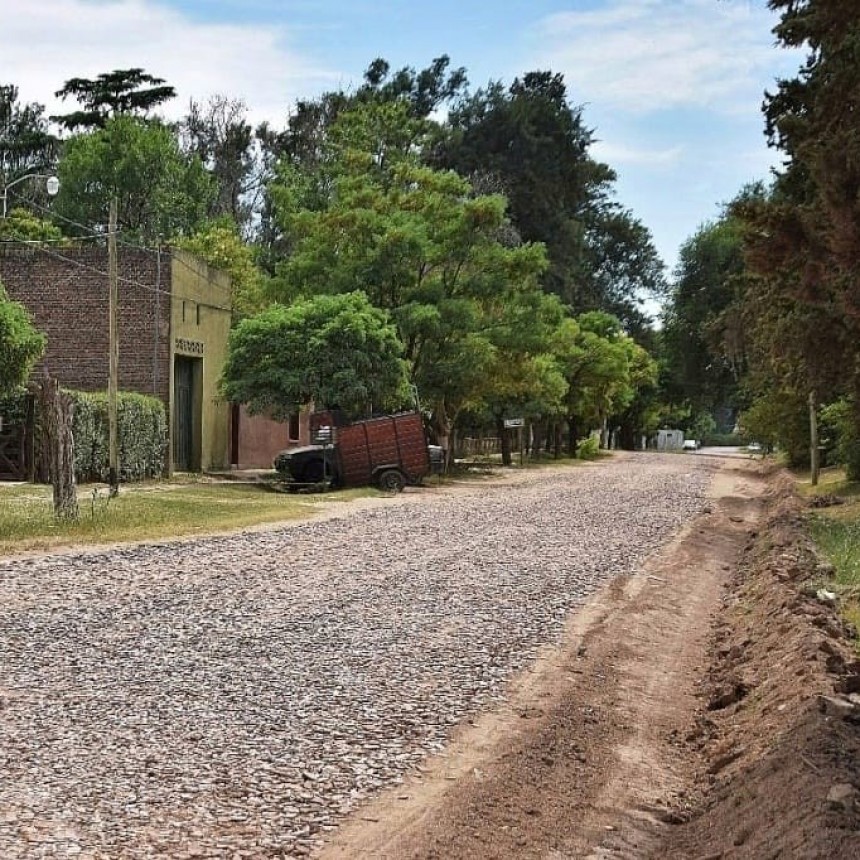 El Intendente anunció obras de empedrado en 168 calles de tierra en barrios y localidades