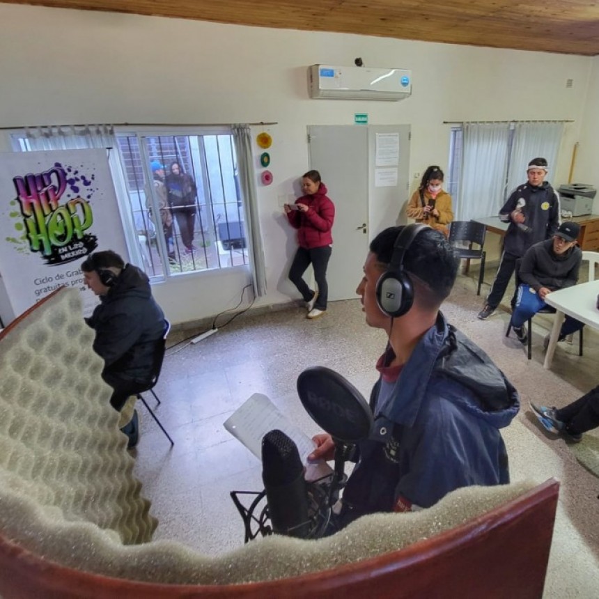 Hip Hop en los barrios: músicos lujanenses graban sus propios temas en un estudio móvil