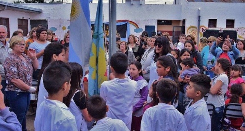 Celebraron el 50º aniversario de la Escuela "Almafuerte" del Barrio Ameghino