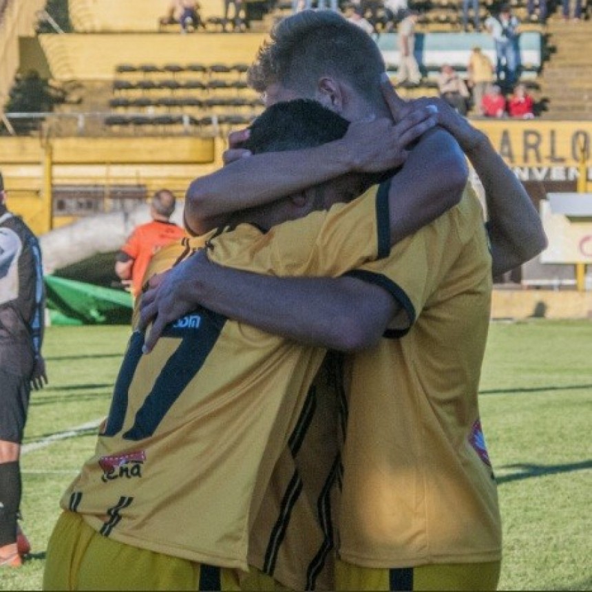 El "Lobo" debutó con triunfo en el Carlos V