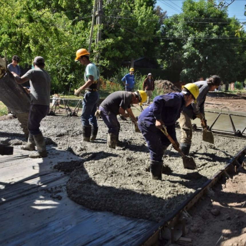 El Municipio inició las obras de repavimentación del acceso al barrio Los Laureles