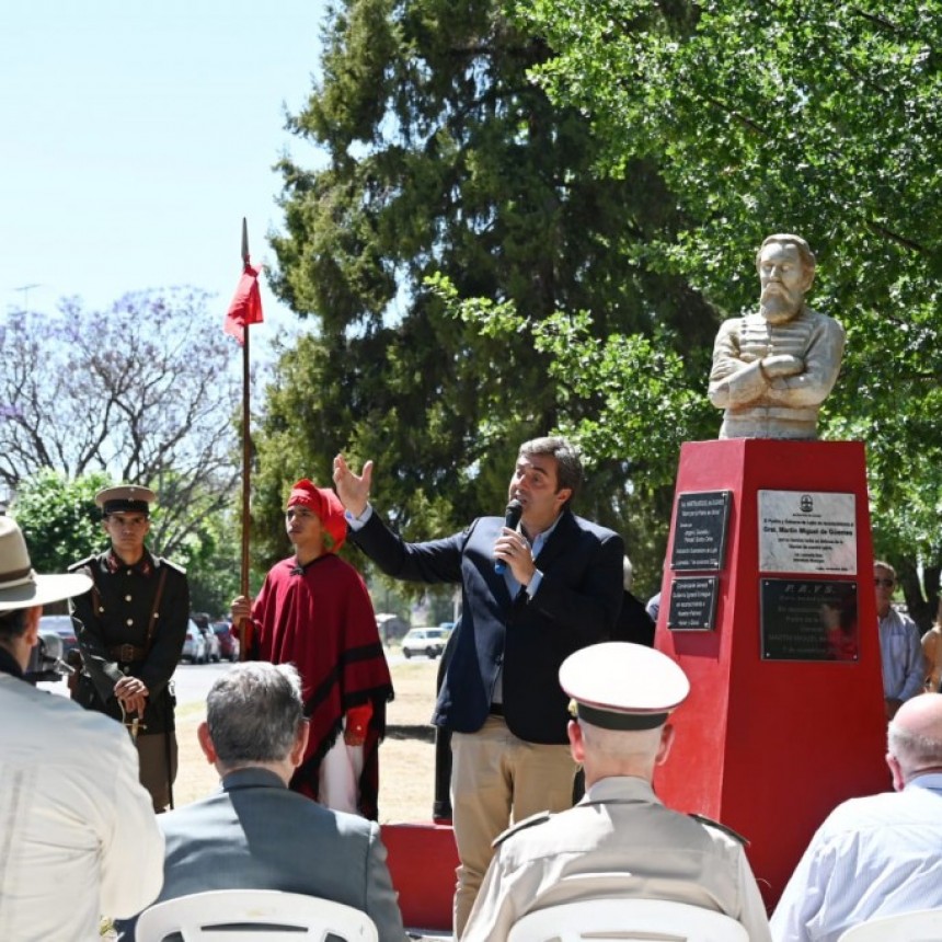 Se inauguró el primer monumento a Martín Miguel de Güemes en Luján