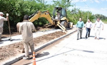 Oscar Luciani recorrió la obra de repavimentación de la calle Alsina